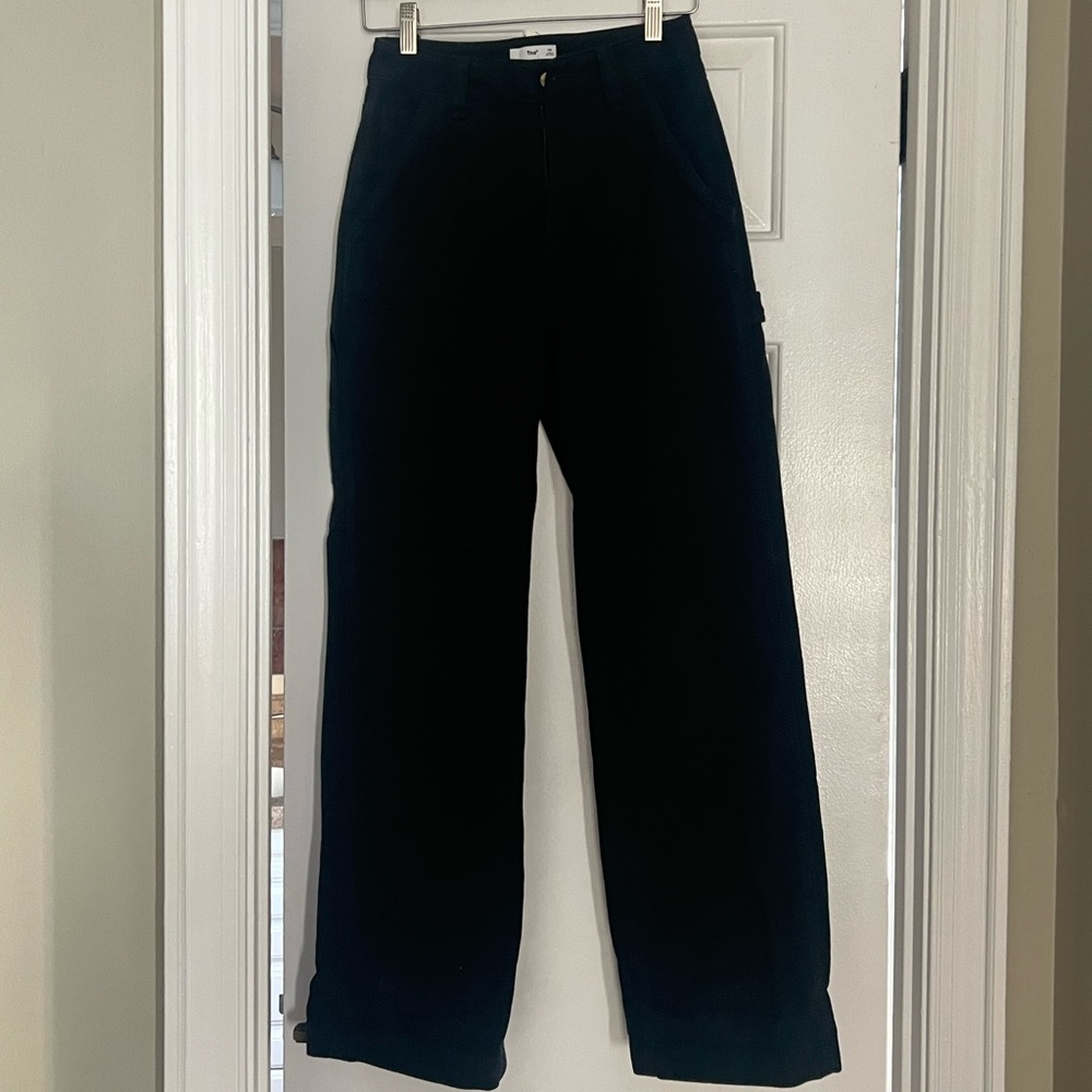 Aritzia black straight leg cargo jeans